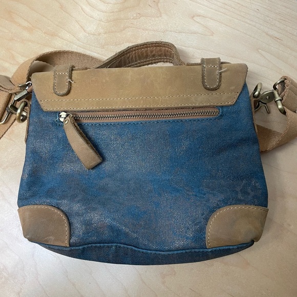 Jesslyn Shoulder Bag - Picture 2 of 11